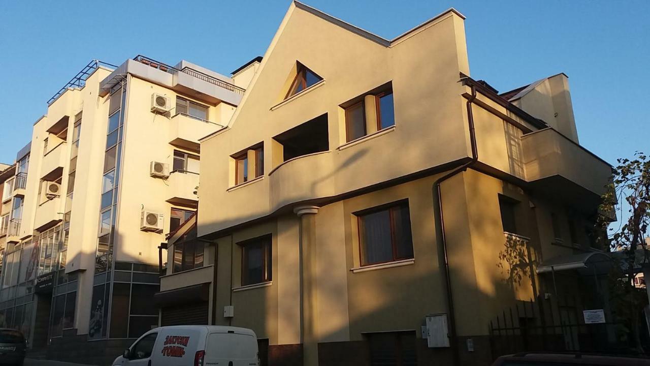 Нощувки Ботеви Shumen Exterior photo