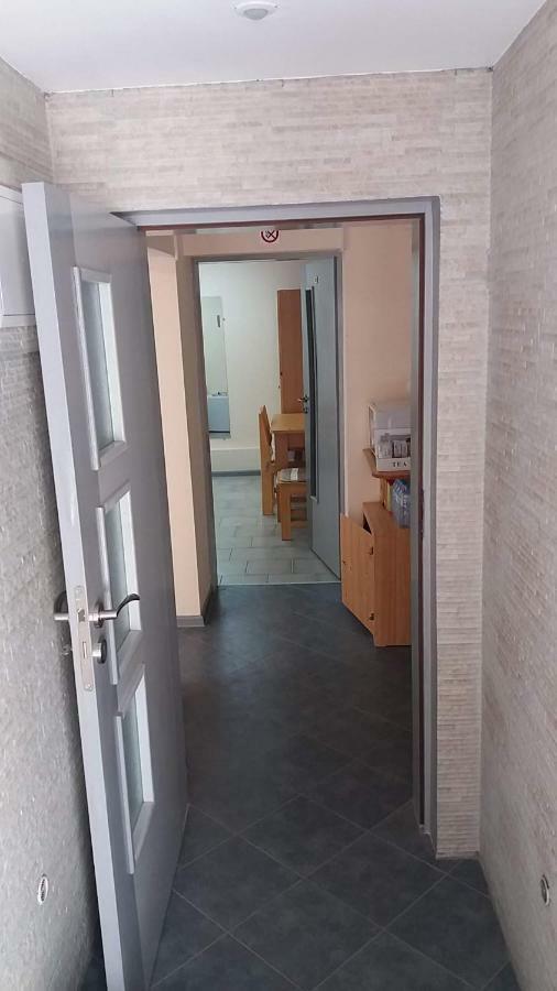 Нощувки Ботеви Shumen Exterior photo